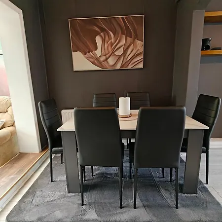 Pannell Avenue Spacious With Private Parking Tatil Evi *